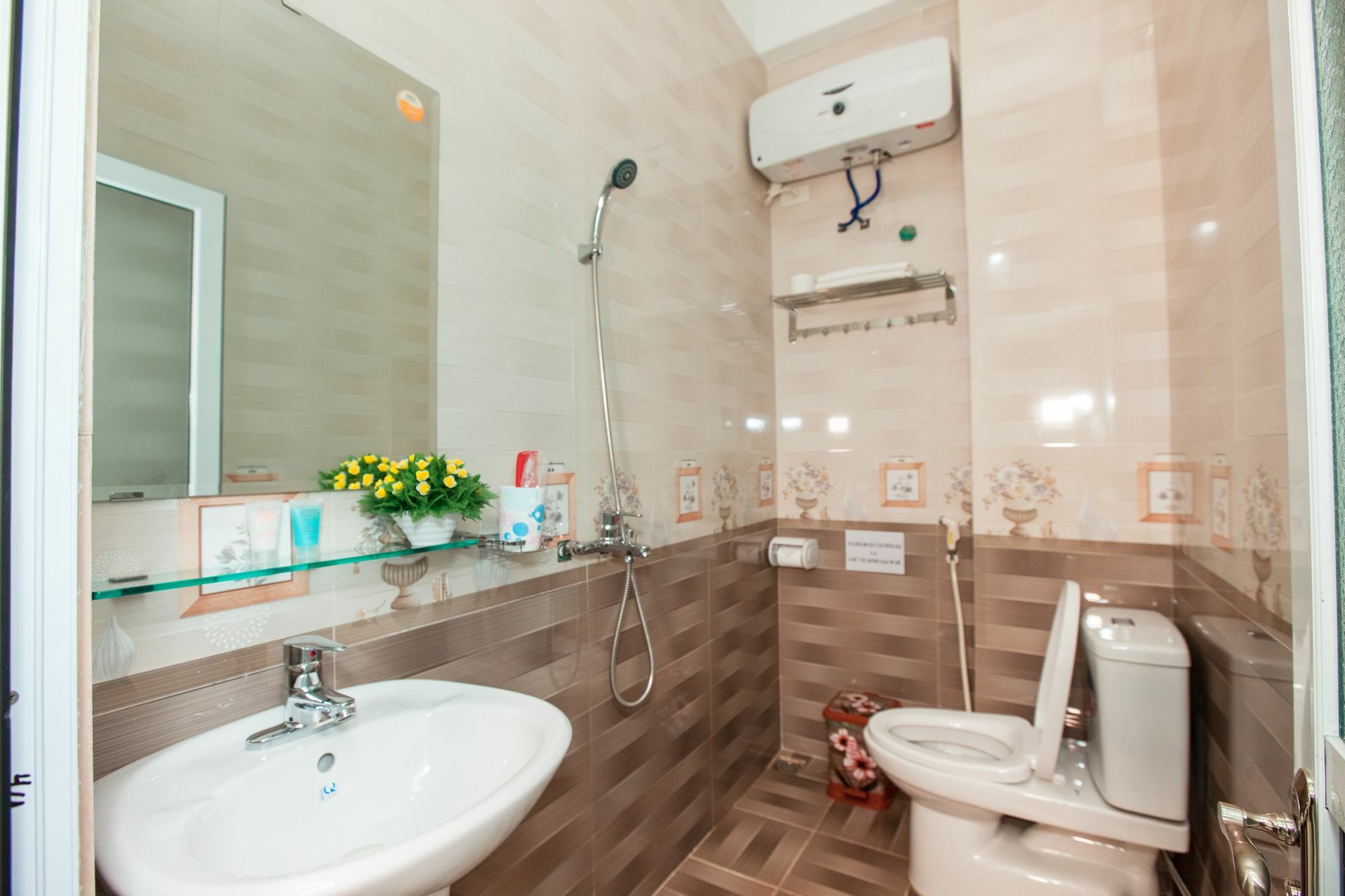 Dang Quang Guesthouse ฮาลอง ภายนอก รูปภาพ